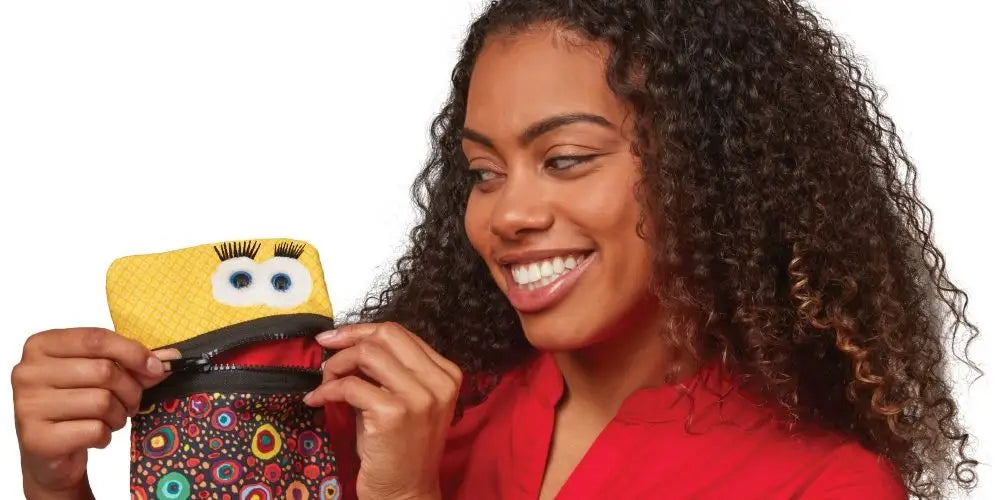 UNZIP-iT! pocket being opened by black woman