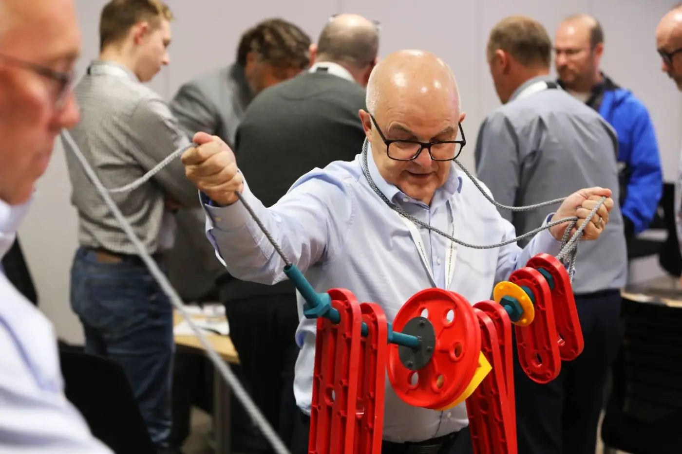 Insight Kit by MTa - Man using rope
